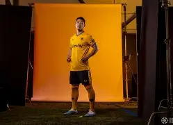 开云体育sports-狼队主场-完胜朴茨茅斯，双杀曼联()  第1张