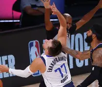 莫里斯在魔术队首秀中交出高效数据()  第2张