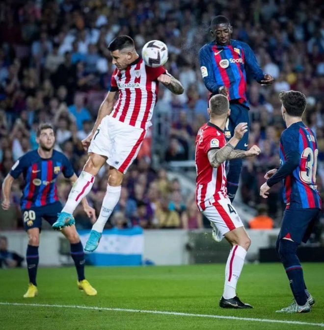 中路独造进球奇迹，成为全场焦点()  第1张