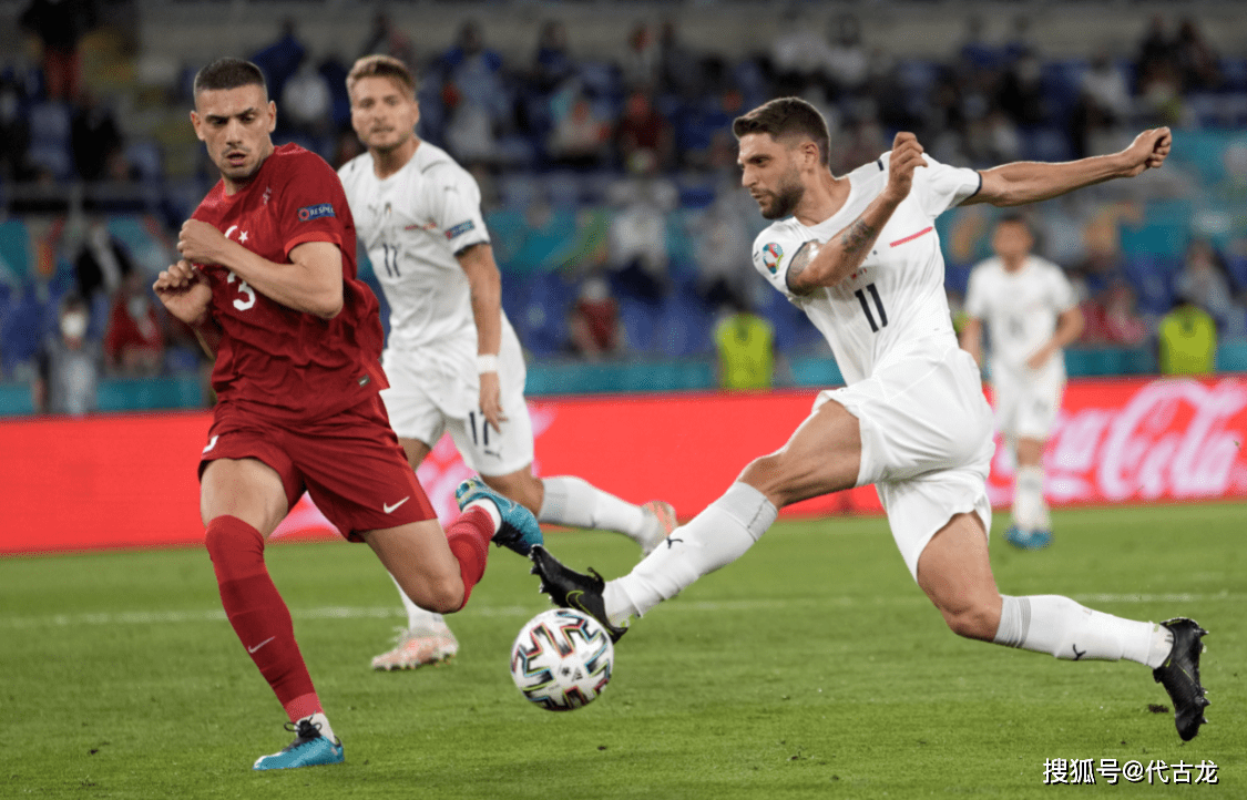 中路独造进球奇迹，成为全场焦点()  第2张